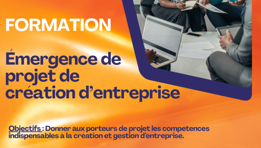 Visuel de formation KLG Caraibes intitulé "&émergence de projet de création d'entreprise". On y voit un groupe d'adultes en réunion, échangeant autour de documents et d'ordinateurs. Le design utilise des tons, orange et bleu, avec le lieu, la durée et les contacts de KLG Caraibes affichés. Cette image illustre une formation dédiée aux porteurs de projet souhaitant apprendre à créer et structurer leur future entreprise.